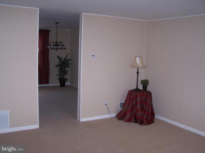 5229 Cedgate Road Baltimore, MD 21206 - Photo 2 of 12 Living Room