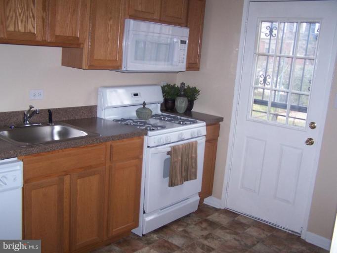 5229 Cedgate Road Baltimore, MD 21206 - Photo 5 of 12 Kitchen