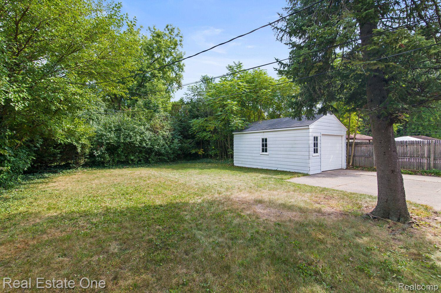 17528 Rougeway Street Livonia, MI 48152 - Photo 17 of 20 Gallery Image 17
