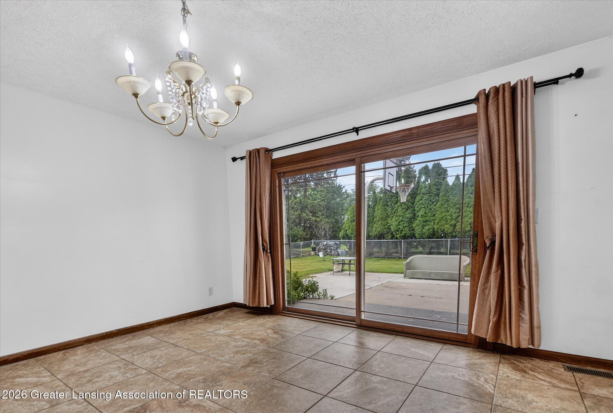 2915 North Cambridge Road Lansing, MI 48911 - Photo 16 of 36 14.5