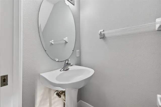 $2,000 | 12343 Country White Circle, Tampa, FL 33635