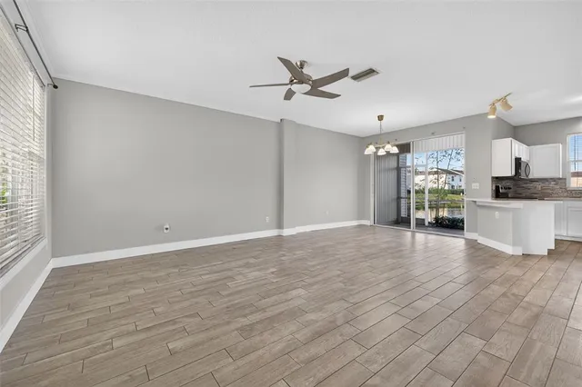 $2,000 | 12343 Country White Circle, Tampa, FL 33635