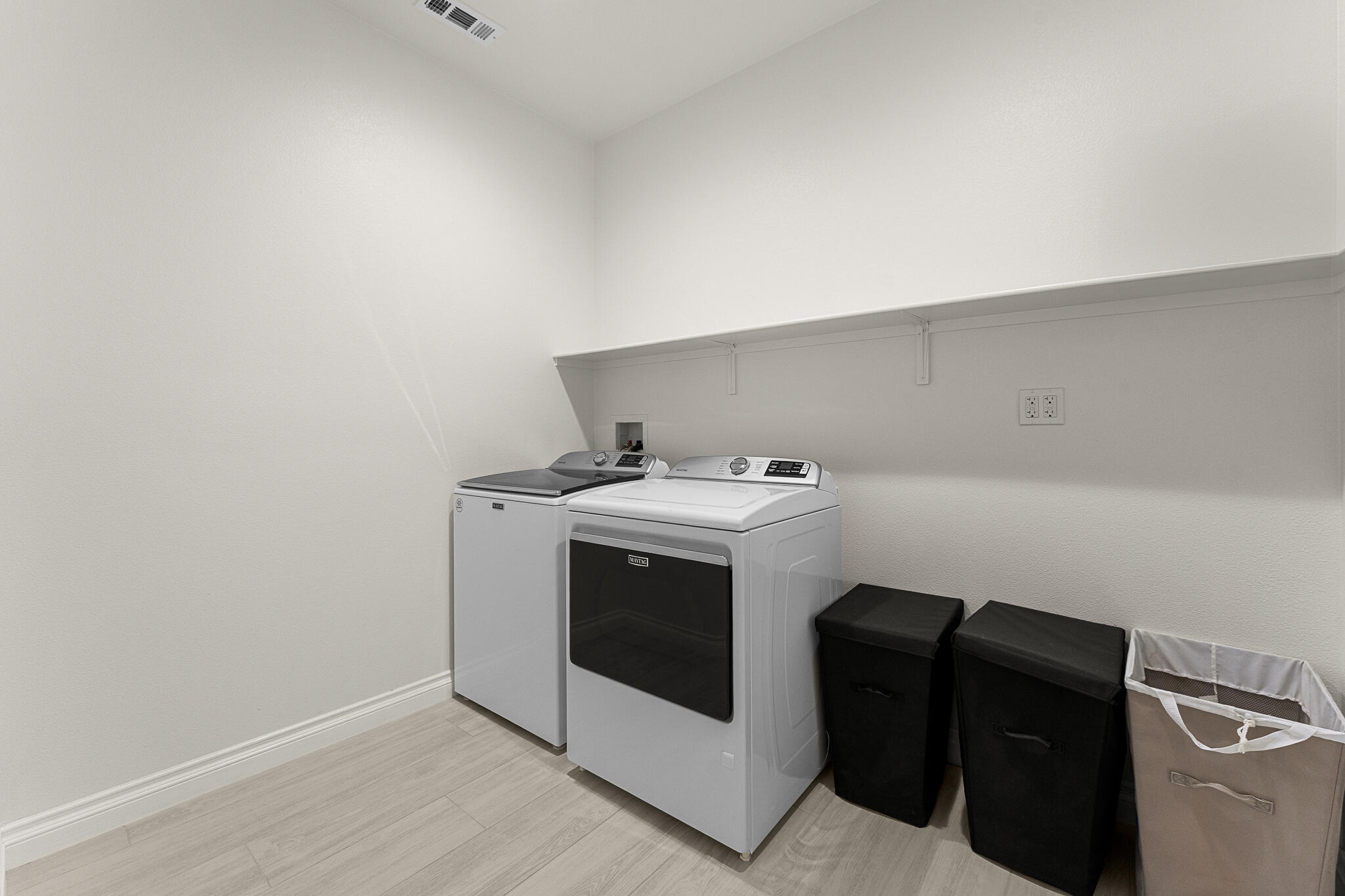 84458 Calle Larriva Coachella, CA 92236 - Photo 31 of 43 a utility room with dryer and washer