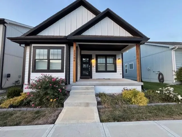 $421,700 | 23506 East 10th Street South, Independence, MO 64056