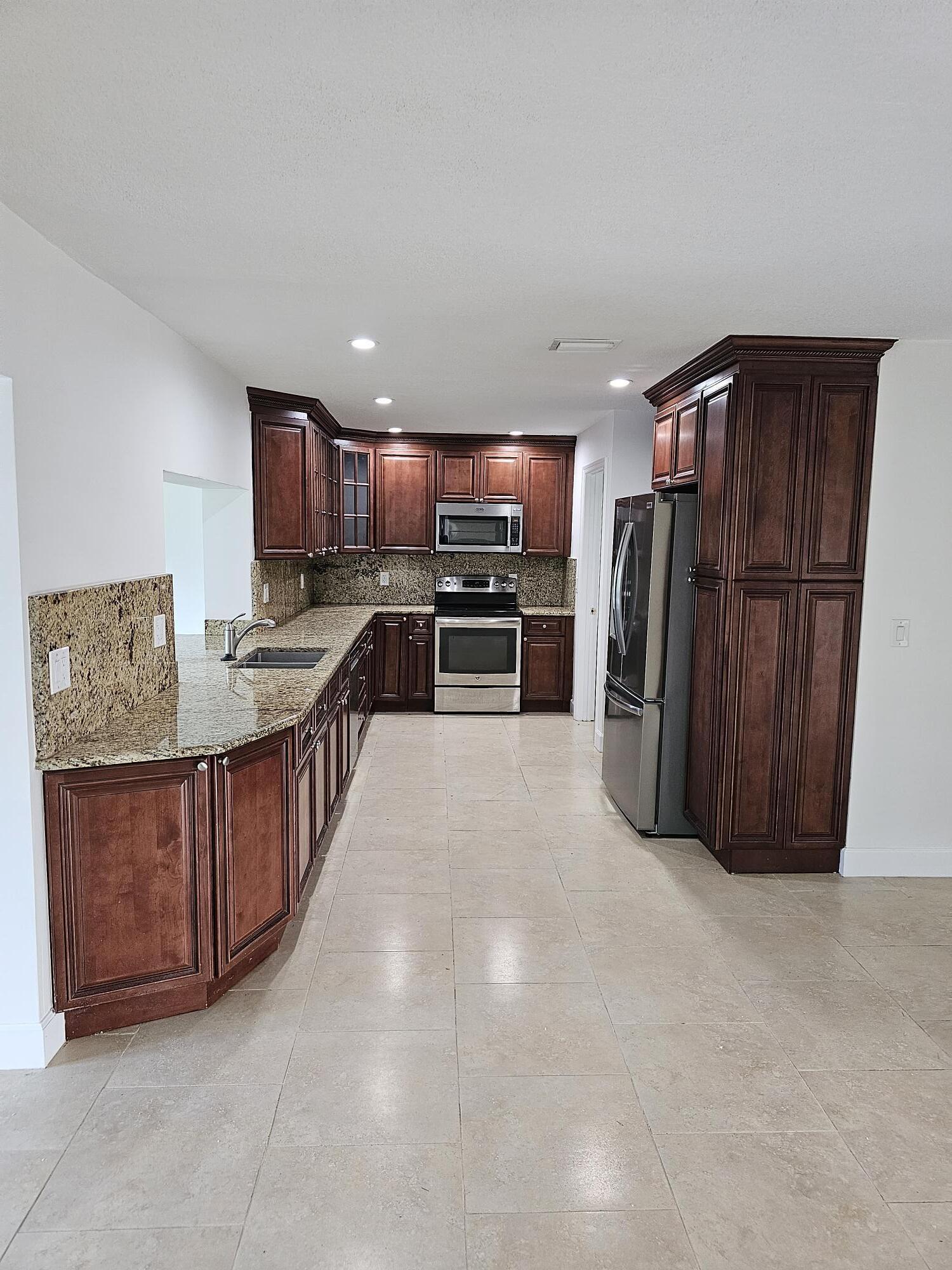 435 Pine Villa Drive Atlantis, FL 33462 - Photo 10 of 57 1000051315