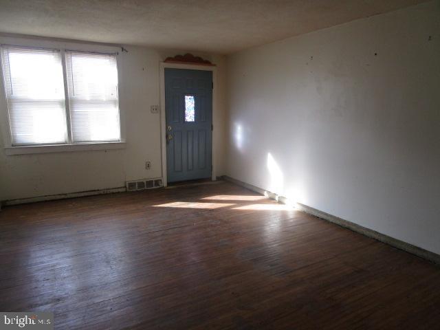 1119 Kenwood Road Darby, PA 19023 - Photo 3 of 12