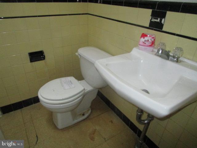 1119 Kenwood Road Darby, PA 19023 - Photo 9 of 12