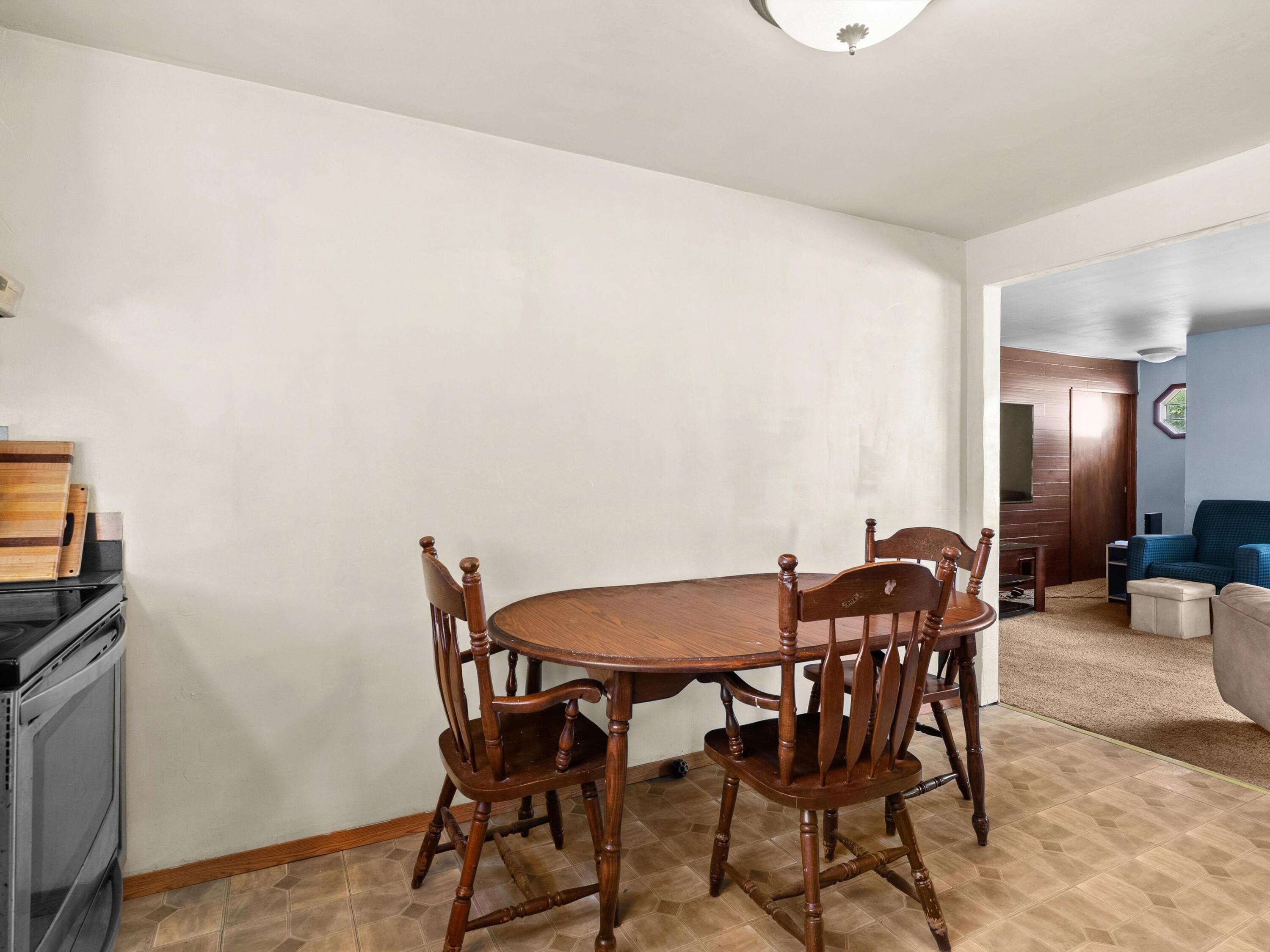 2517 13th Street Two Rivers, WI 54241 - Photo 8 of 24 08-DSC06498