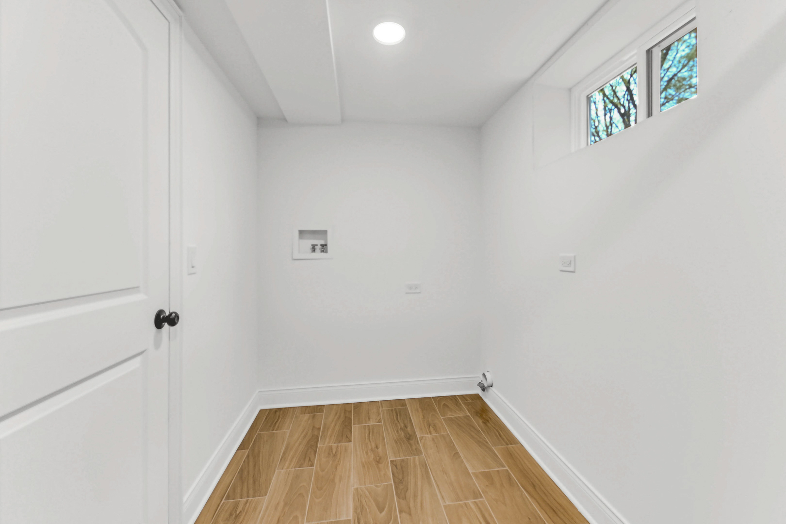 703 West 129th Place Chicago, IL 60628 - Photo 21 of 29 a view of a small space