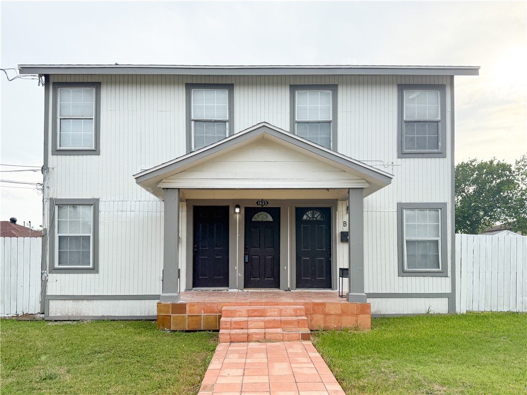 a view of a house with a yard