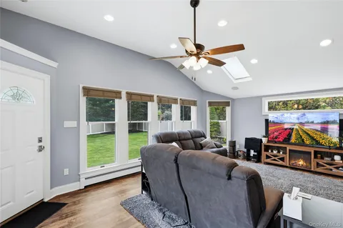 $815,000 | 12 Buccaneer Lane, East Setauket, NY 11733