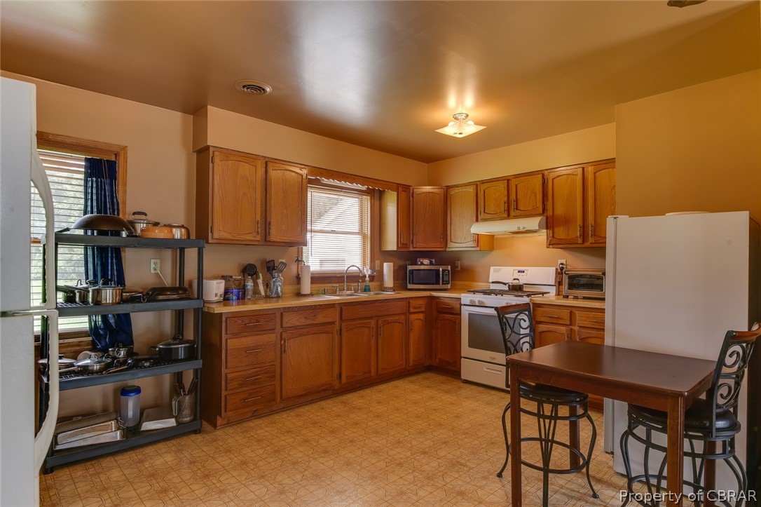 9406 Dutton Road North, VA 23128 - Photo 10 of 22 Gallery Image 10