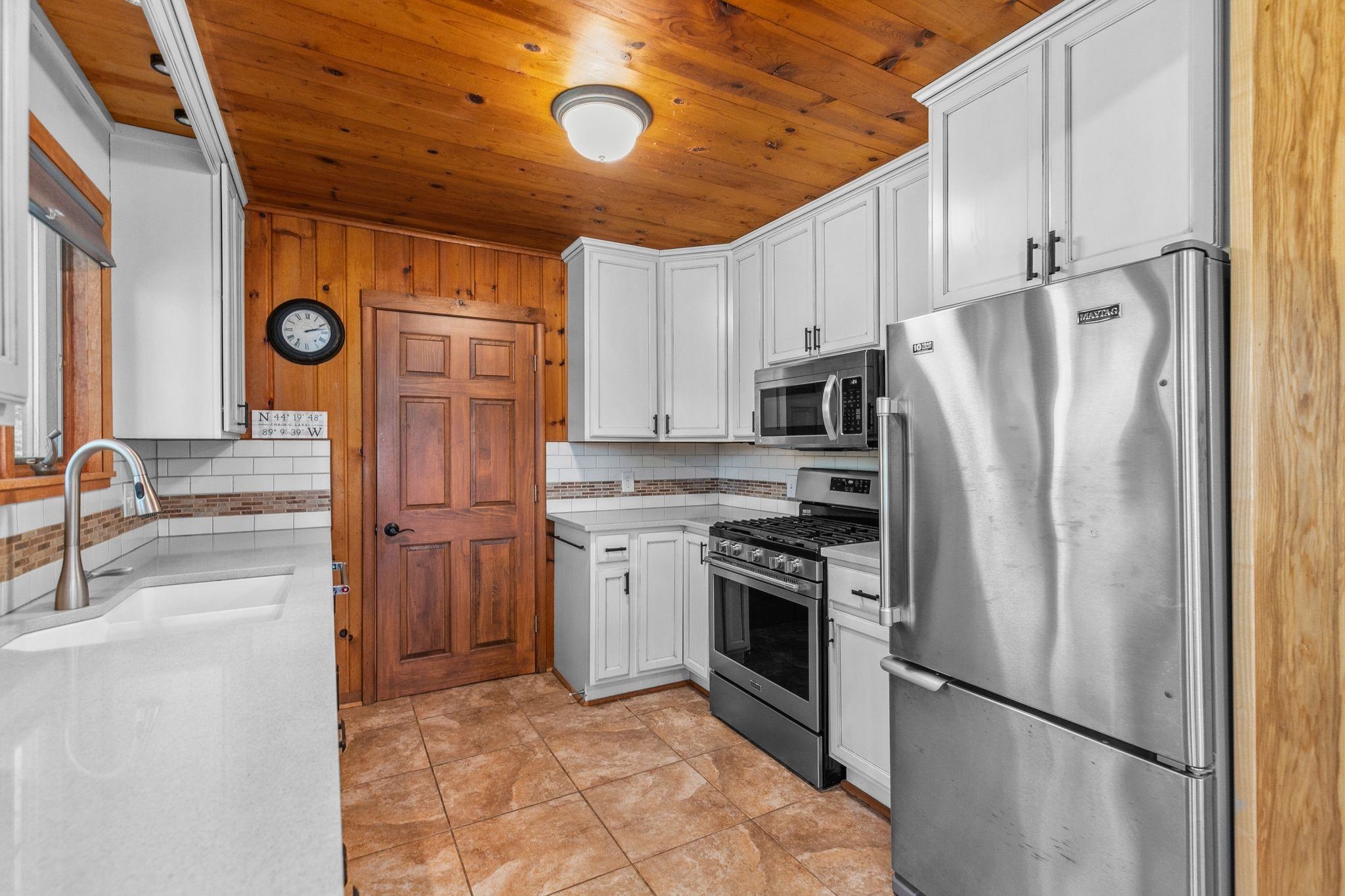 N2307 Whispering Pines Road Waupaca, WI 54981 - Photo 14 of 77