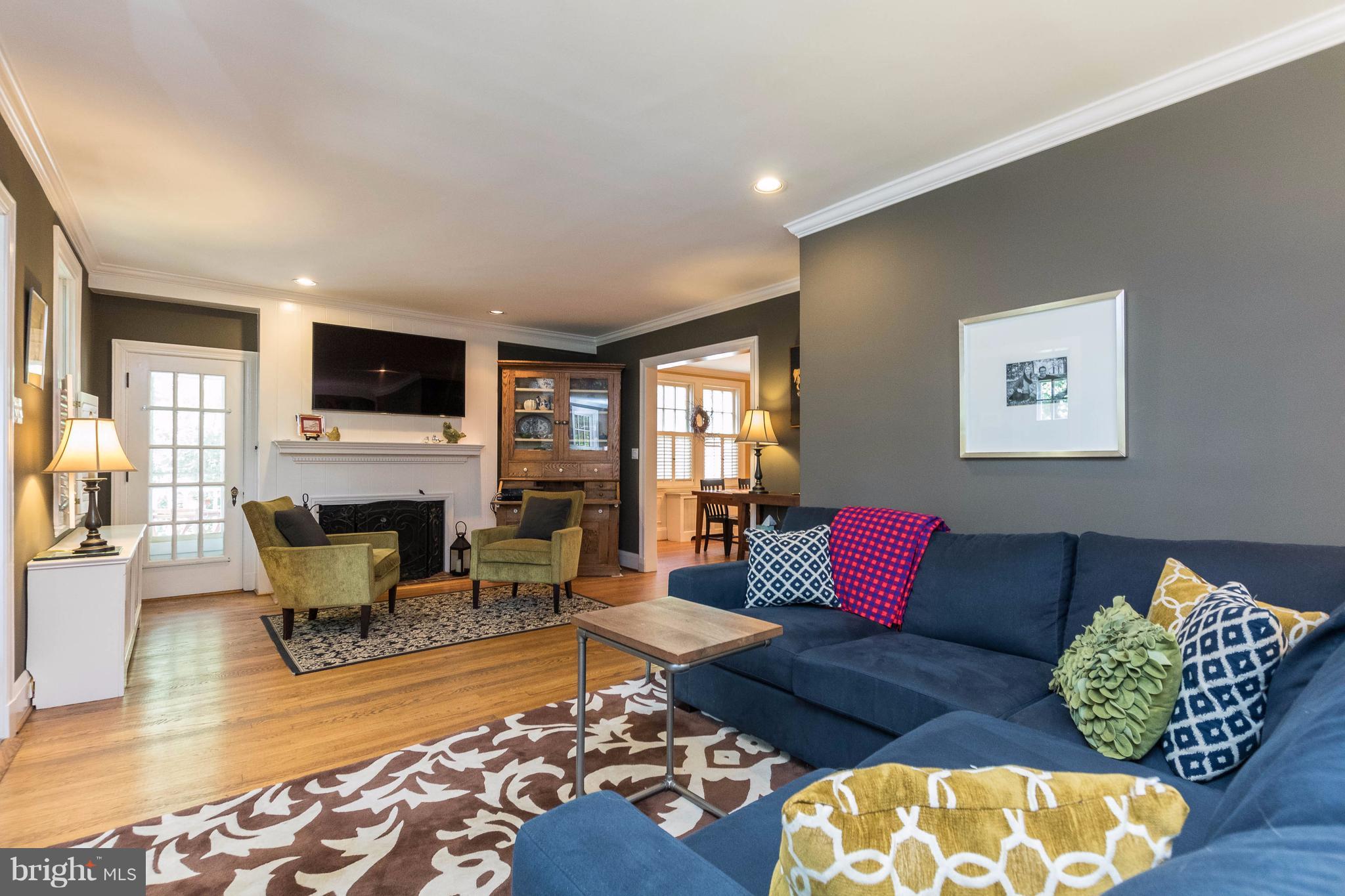 700 Dunkirk Road Baltimore, MD 21212 - Photo 2 of 30 Living Room