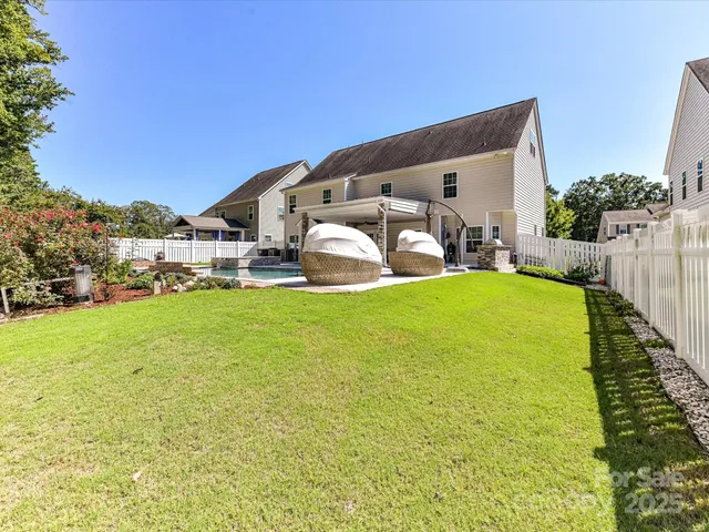 $800,000 | 9890 Travertine Trail, Davidson, NC 28036