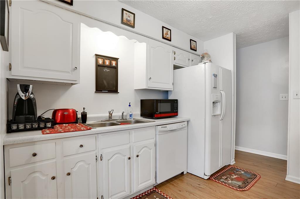 698 Boonesboro Road Greenwood, IN 46142 - Photo 13 of 28 Gallery Image 13