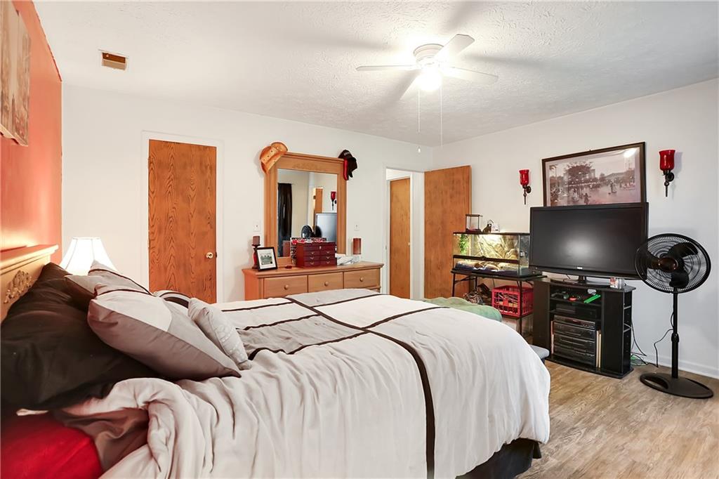 698 Boonesboro Road Greenwood, IN 46142 - Photo 18 of 28 Gallery Image 18