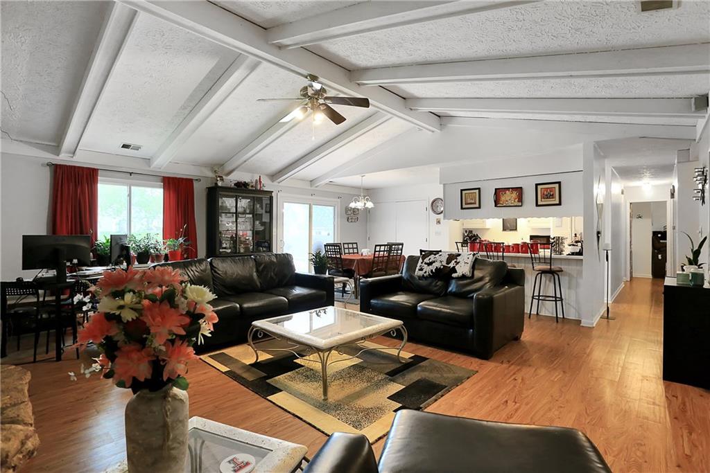 698 Boonesboro Road Greenwood, IN 46142 - Photo 4 of 28 Gallery Image 4
