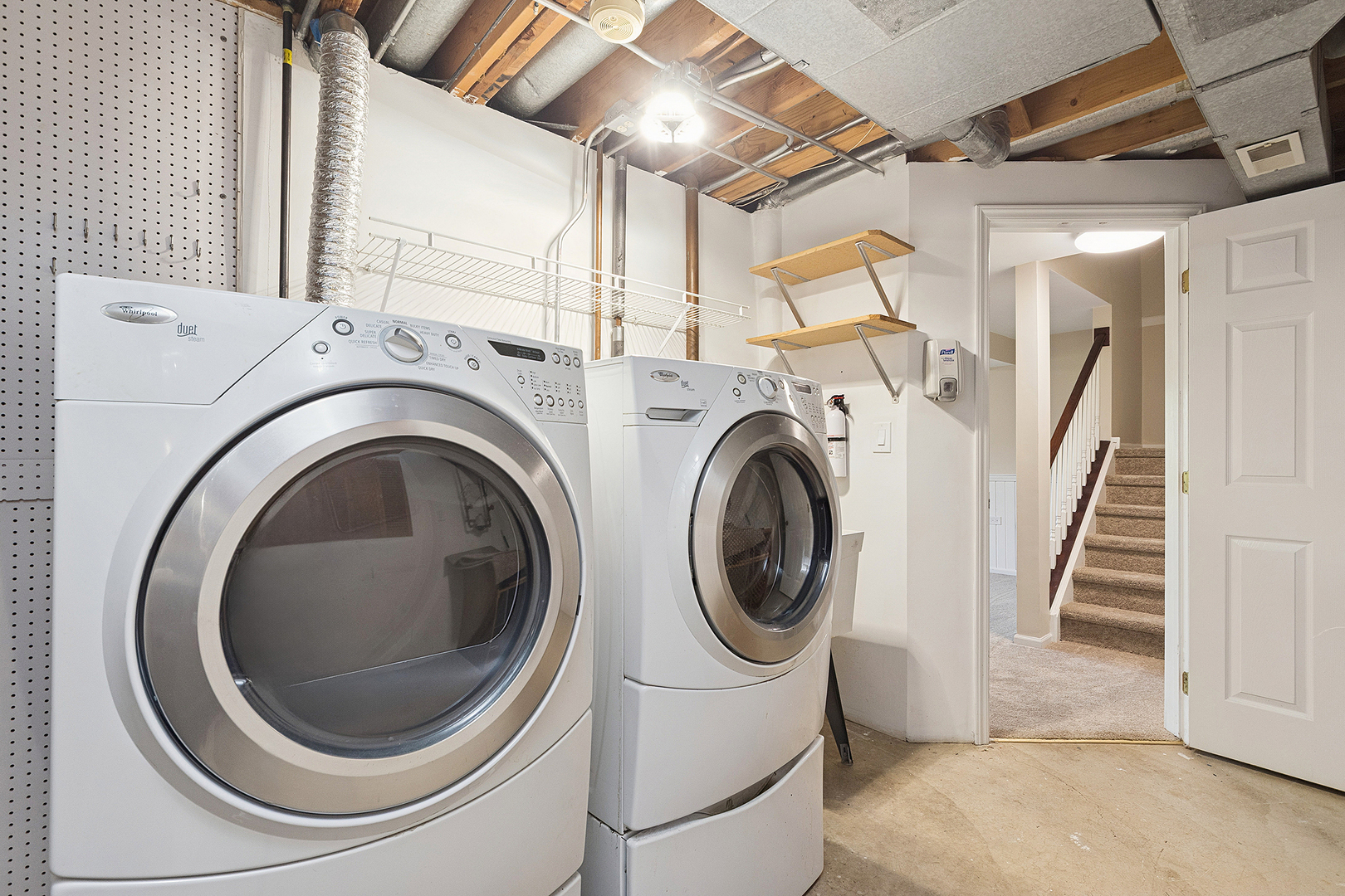 10534 Golf Road Orland Park, IL 60462 - Photo 24 of 54 a utility room with dryer and washer