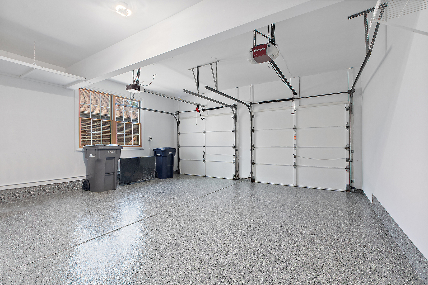 10534 Golf Road Orland Park, IL 60462 - Photo 25 of 54 a view of a garage