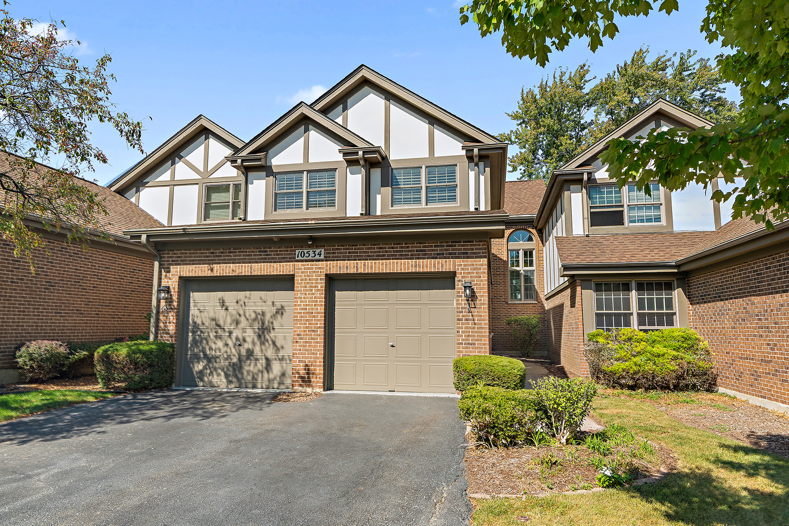 10534 Golf Road Orland Park, IL 60462 - Photo 52 of 54 a view of a yard in front of a house
