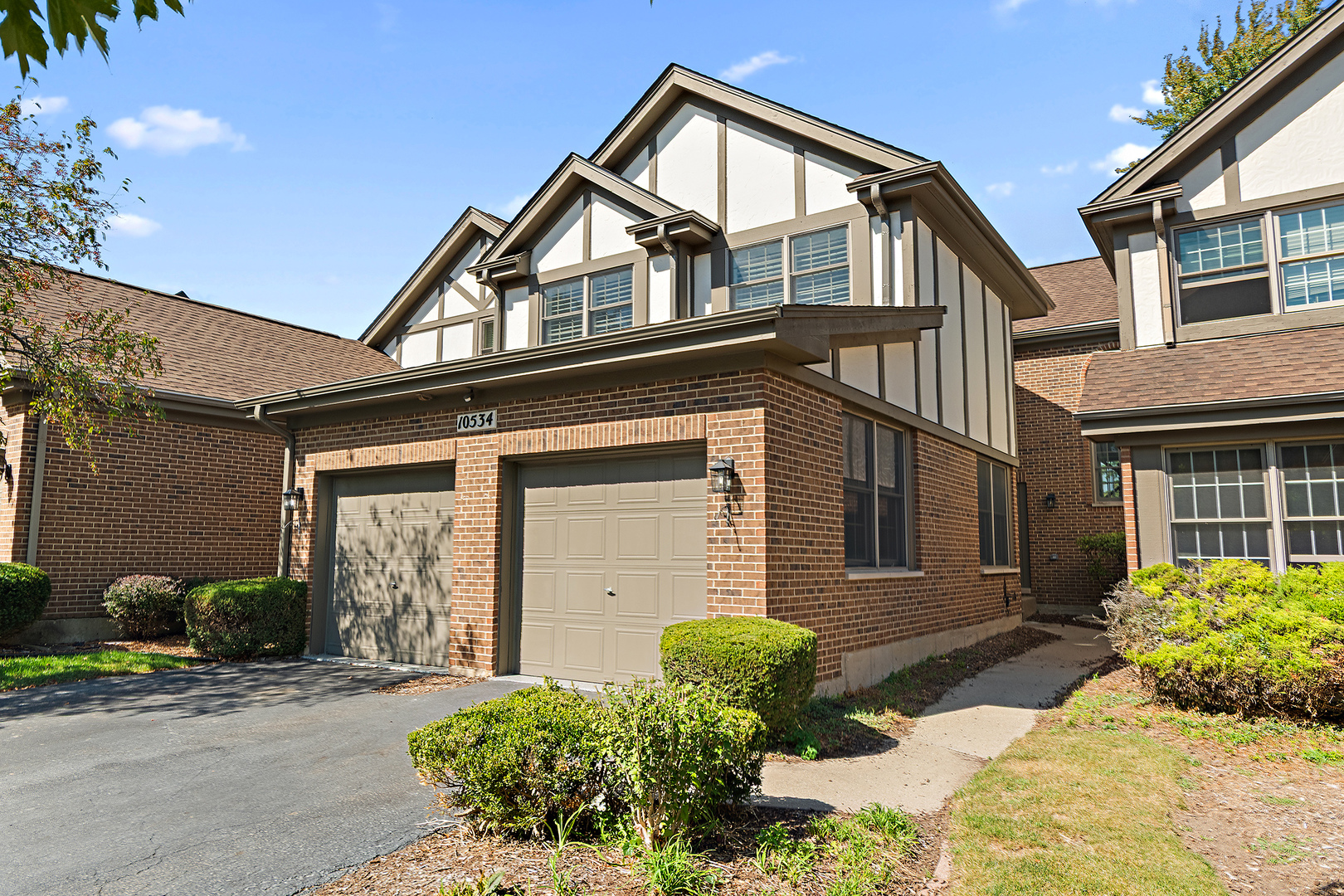 10534 Golf Road Orland Park, IL 60462 - Photo 53 of 54 a front view of a house