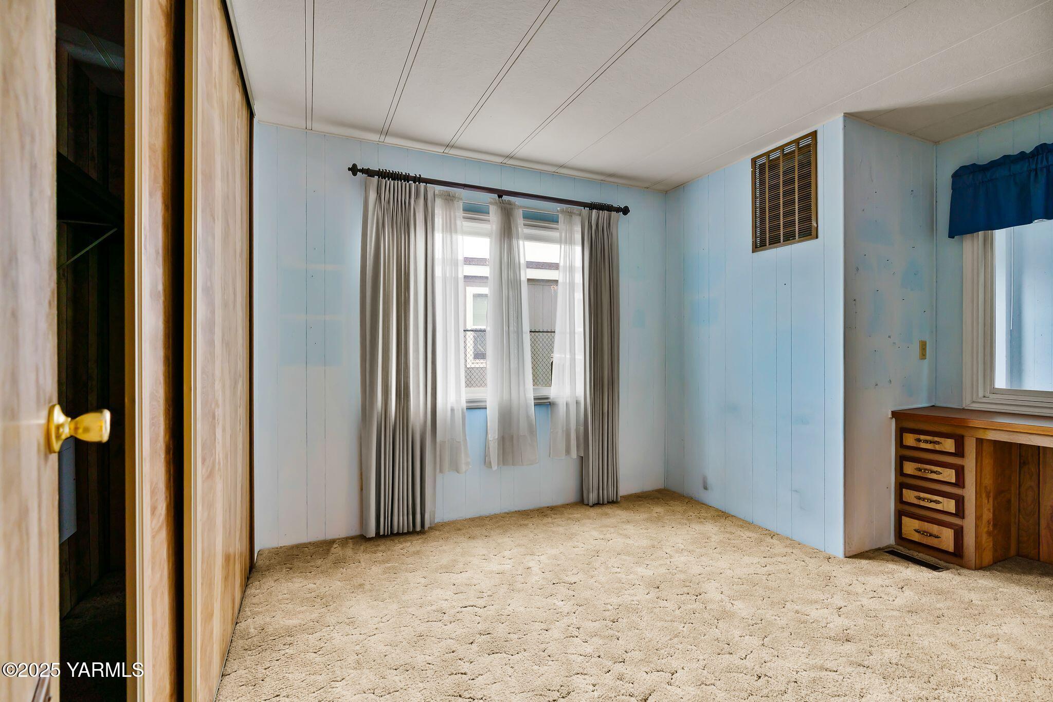 3701 Gun Club Road, Unit 43 Yakima, WA 98901 - Photo 11 of 29 an empty room with windows and closet