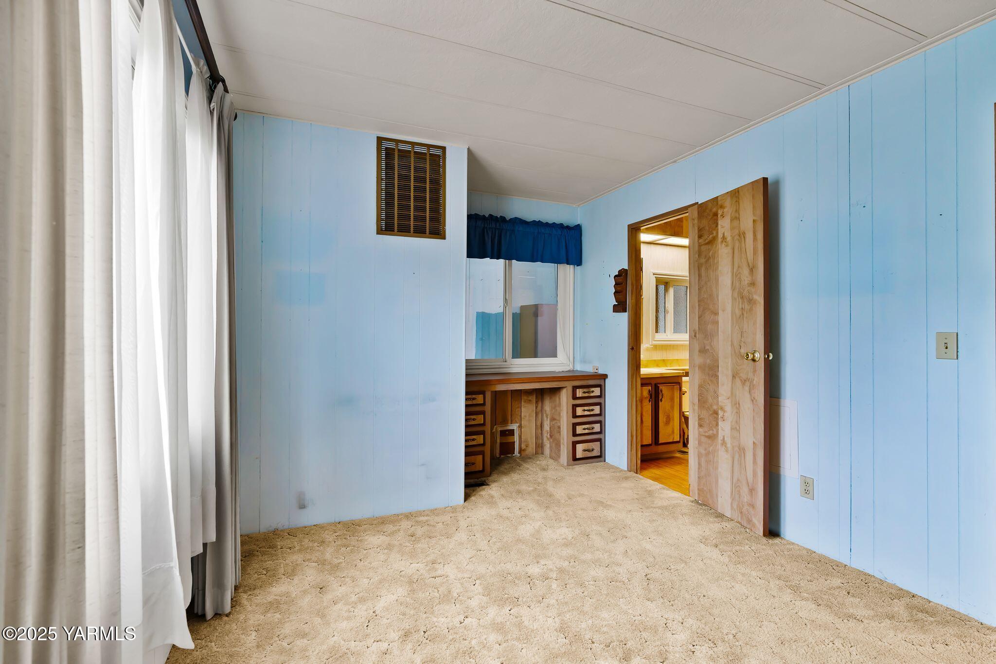 3701 Gun Club Road, Unit 43 Yakima, WA 98901 - Photo 12 of 29 a view of an empty room with a kitchen