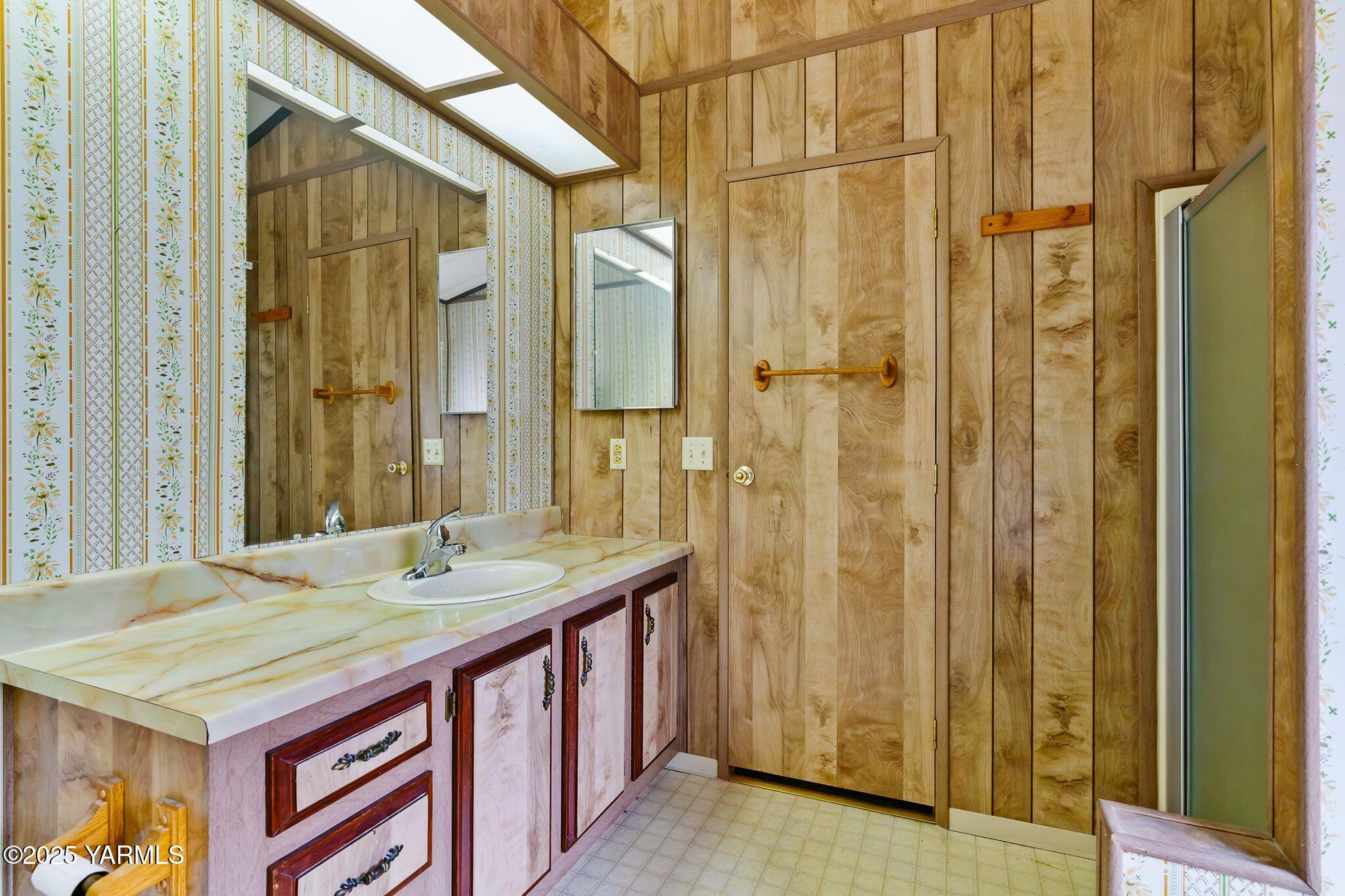 3701 Gun Club Road, Unit 43 Yakima, WA 98901 - Photo 15 of 29 a bathroom with a sink and a mirror