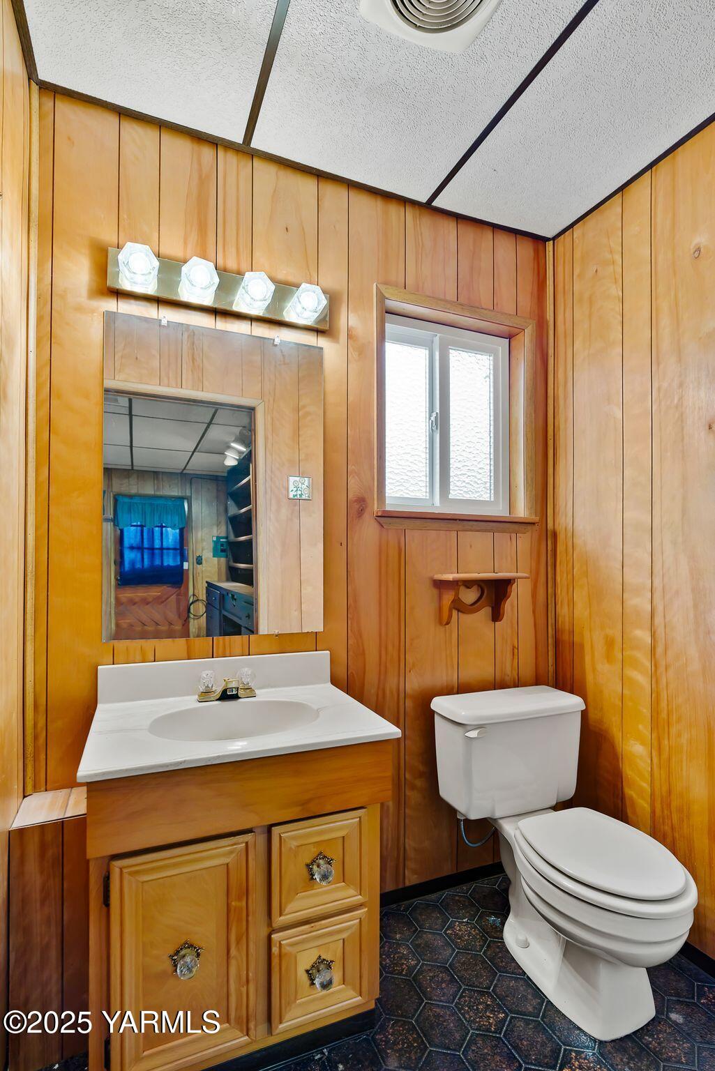 3701 Gun Club Road, Unit 43 Yakima, WA 98901 - Photo 20 of 29 a bathroom with a sink a toilet and mirror