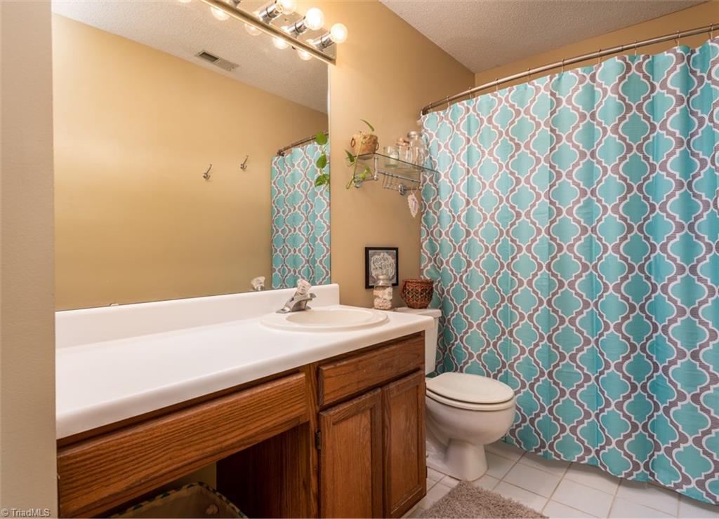 3214 Pipers Way High Point, NC 27265 - Photo 11 of 24