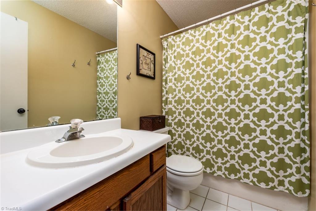 3214 Pipers Way High Point, NC 27265 - Photo 14 of 24