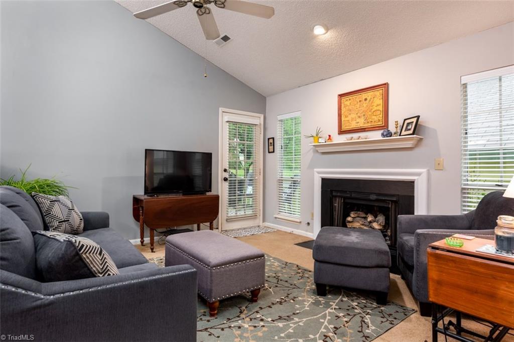 3214 Pipers Way High Point, NC 27265 - Photo 4 of 24