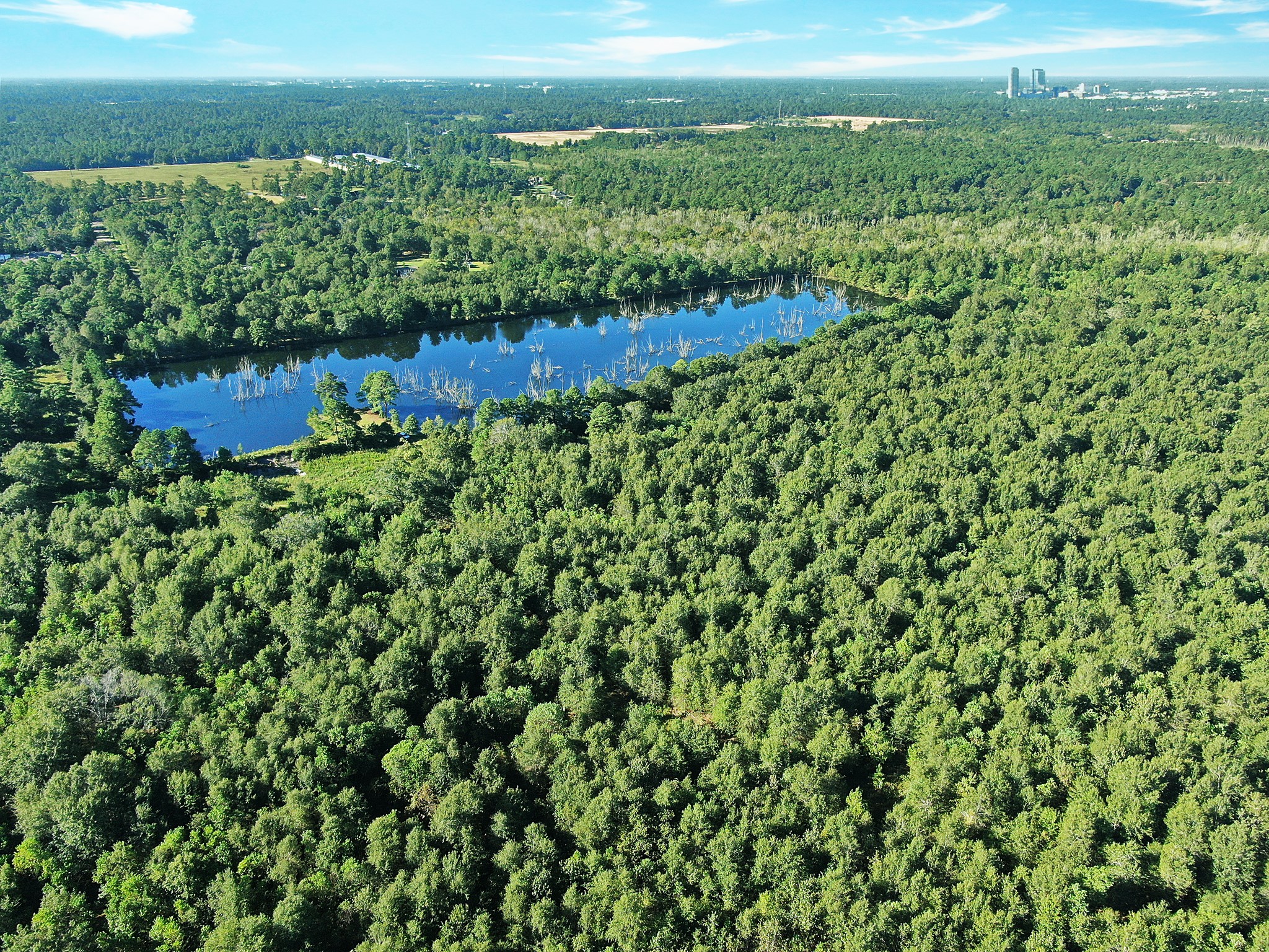 18760 Pin Oak Road Conroe, TX 77385 - Photo 2 of 12 Another aerial view of this magnificent lake. As convenient as the city life is, you can still live the country life on this property.