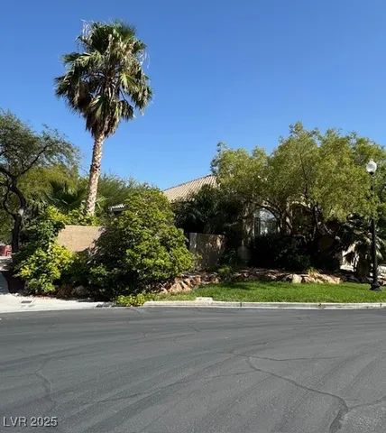 $949,900 | 1024 Eaglewood Drive, Las Vegas, NV 89144