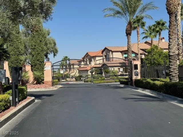 $949,900 | 1024 Eaglewood Drive, Las Vegas, NV 89144