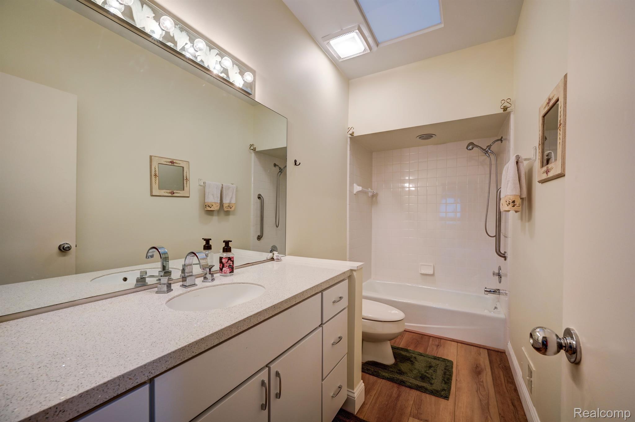 5272 Simpson Lake Road West Bloomfield, MI 48323 - Photo 16 of 29 Gallery Image 16