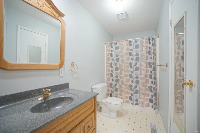 $549,000 | 3844 East 400 North, Warsaw, IN 46582