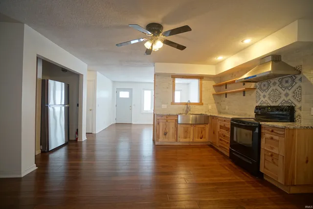 $549,000 | 3844 East 400 North, Warsaw, IN 46582