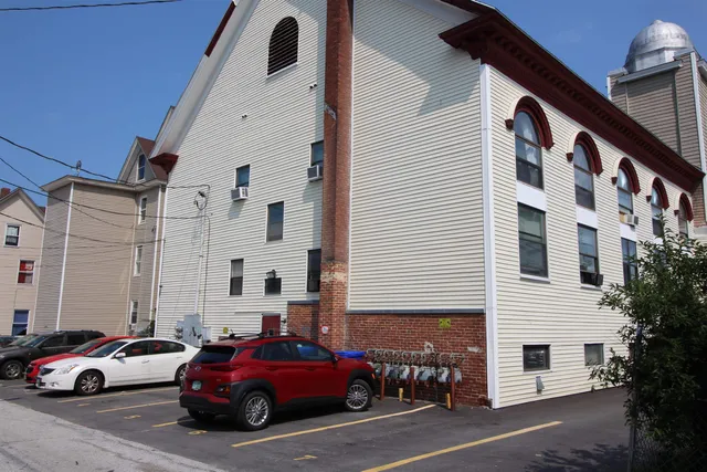 $1,400 | 293 Central Street, Unit 3, Manchester, NH 03103