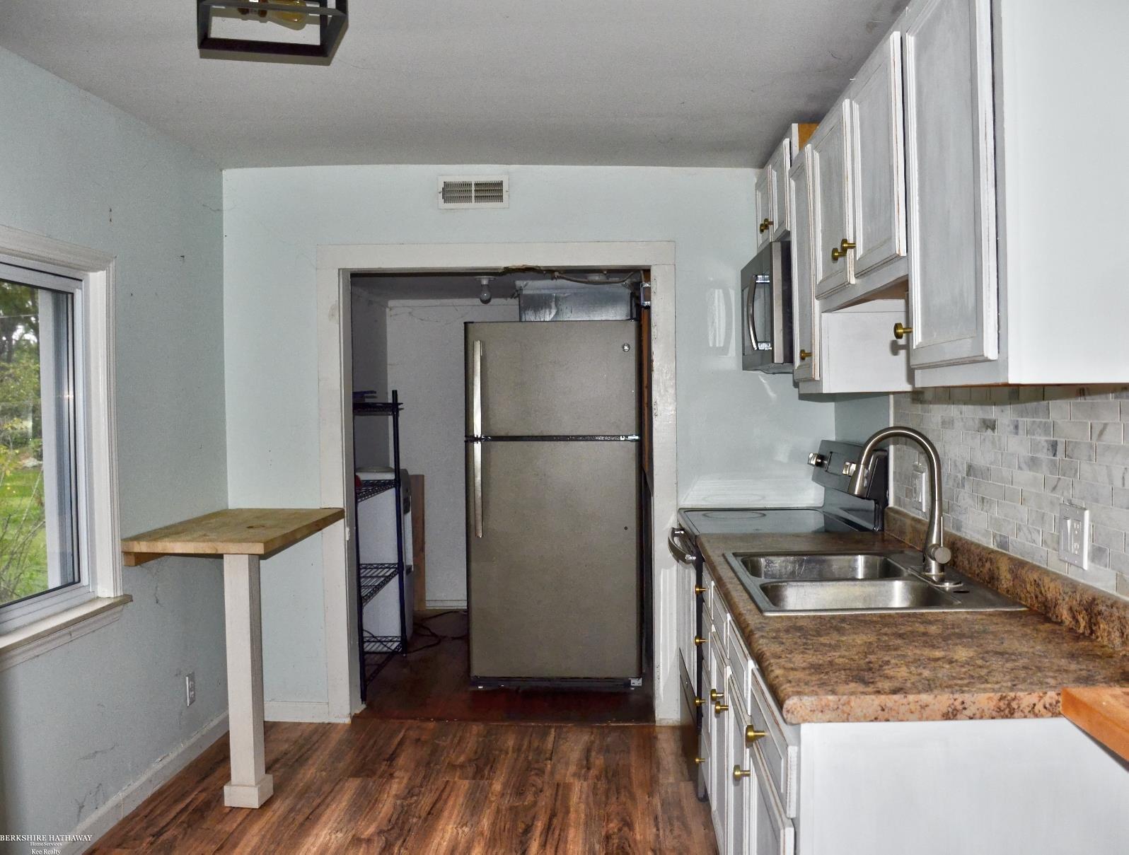 74311 Simons Street Armada, MI 48005 - Photo 9 of 18 50091275-8.JPG