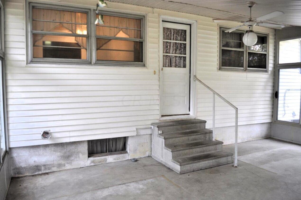 5015 Hopewell Church Road Southwest Lancaster, OH 43130 - Photo 39 of 54 Enclosed Patio