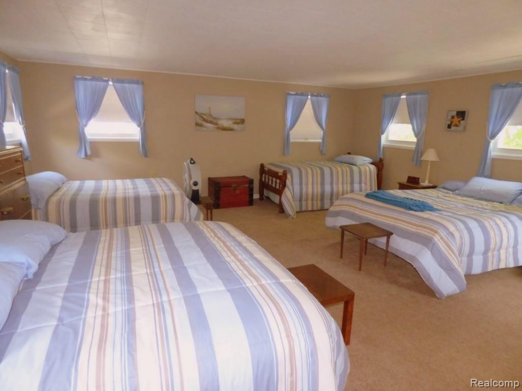 9352 Dexter-Pinckney Road Pinckney, MI 48169 - Photo 16 of 27 15 BEDROOM UPSTAIRS 3.jpg