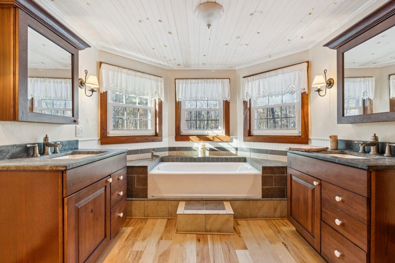 225 Pine River Path Effingham, NH 03882 - Photo 20 of 37