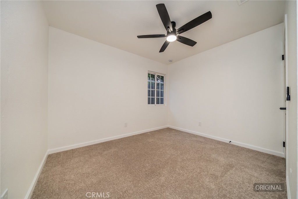 555 North Chestnut Avenue Rialto, CA 92376 - Photo 27 of 33 an empty room with a ceiling fan and window