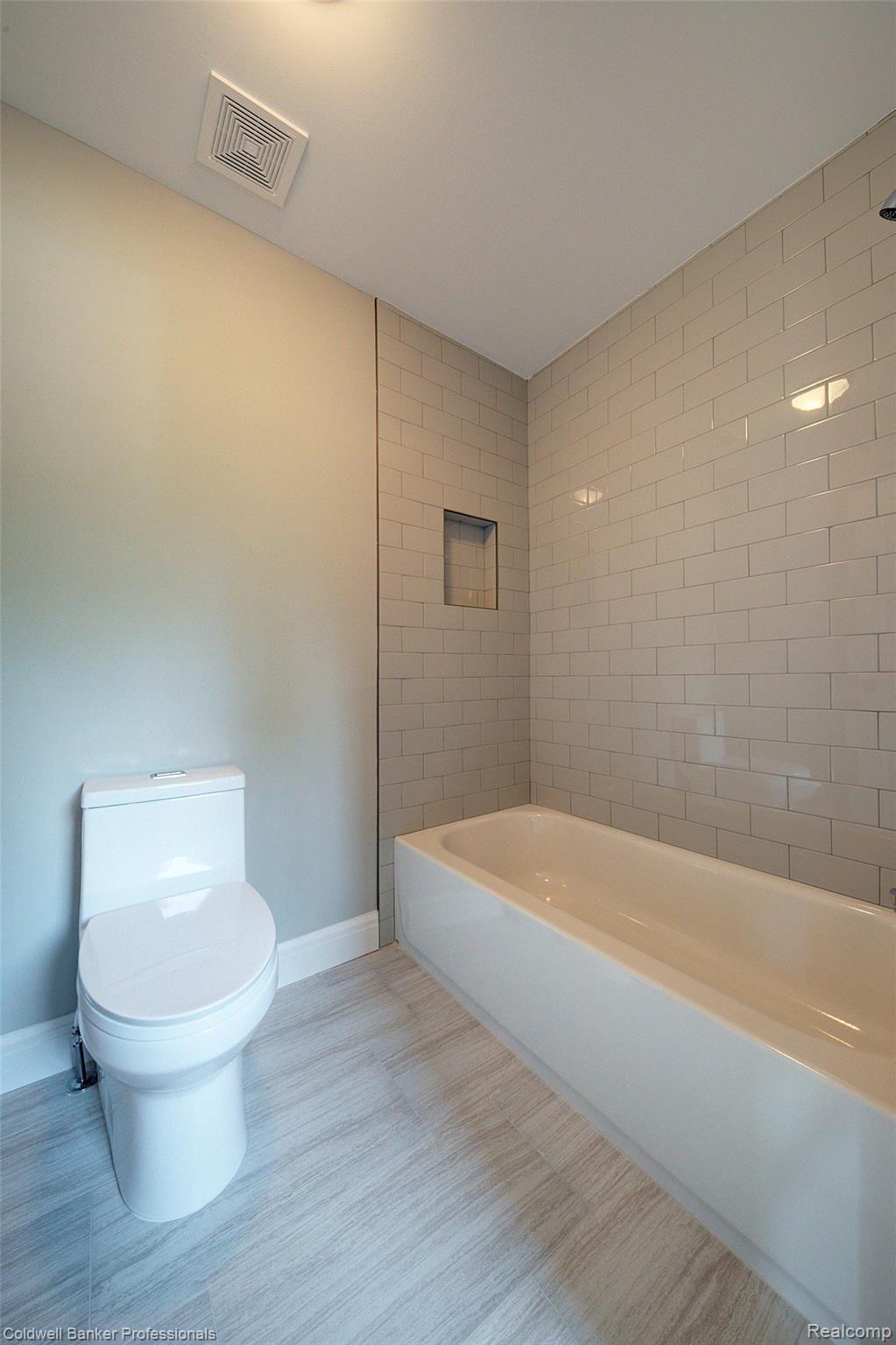 2413 Manchester Road Birmingham, MI 48009 - Photo 60 of 84 4H8A7346_7_8.jpg