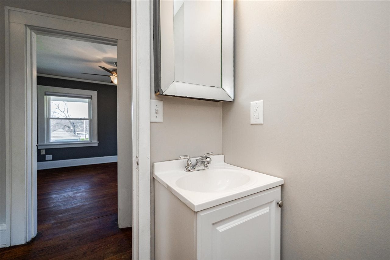 1600 Center Point Road Northeast Cedar Rapids, IA 52402 - Photo 23 of 33 Gallery Image 23