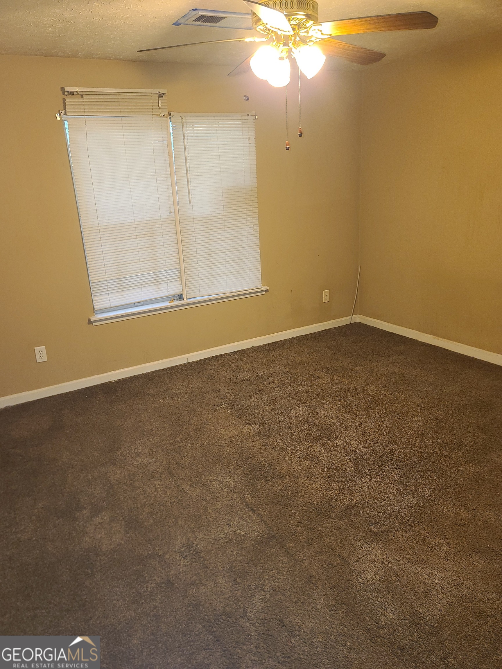 807 Boston Common Atlanta, GA 30349 - Photo 2 of 9 an empty room with a empty space and a window