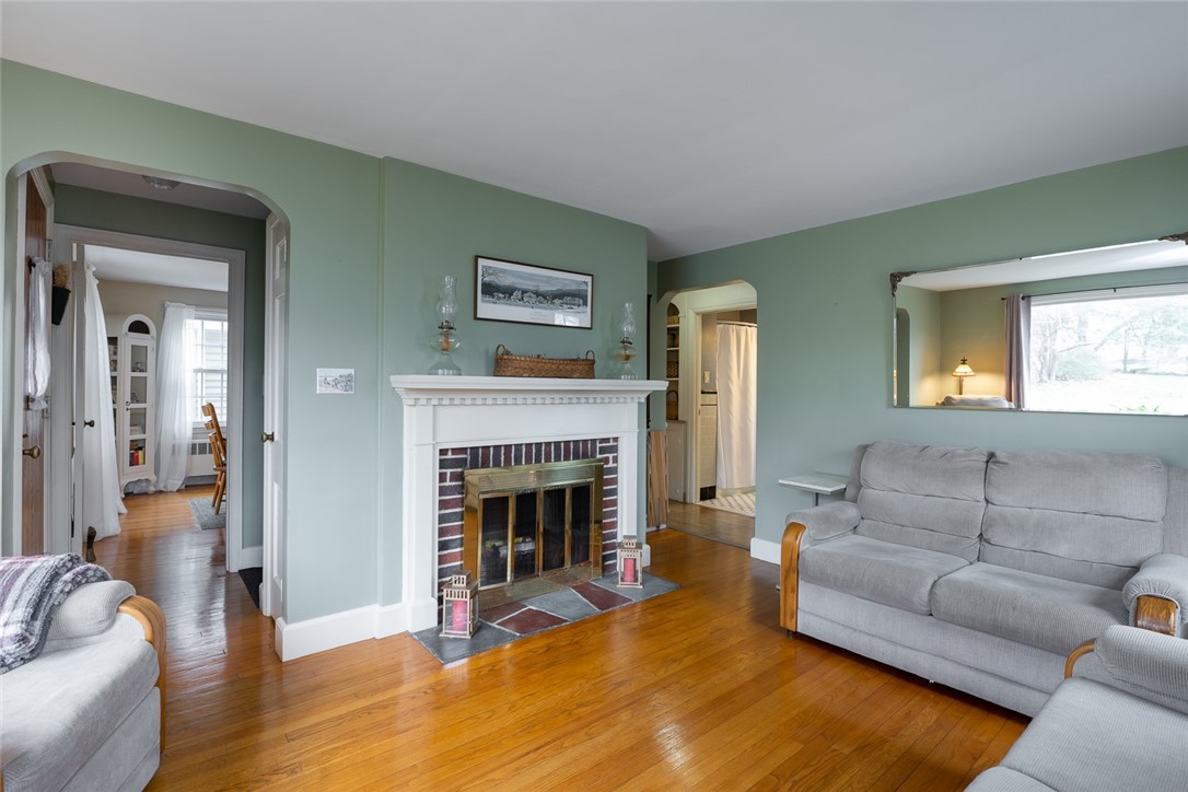 18 Cormier Road Lincoln, RI 02865 - Photo 3 of 24 Gallery Image 3