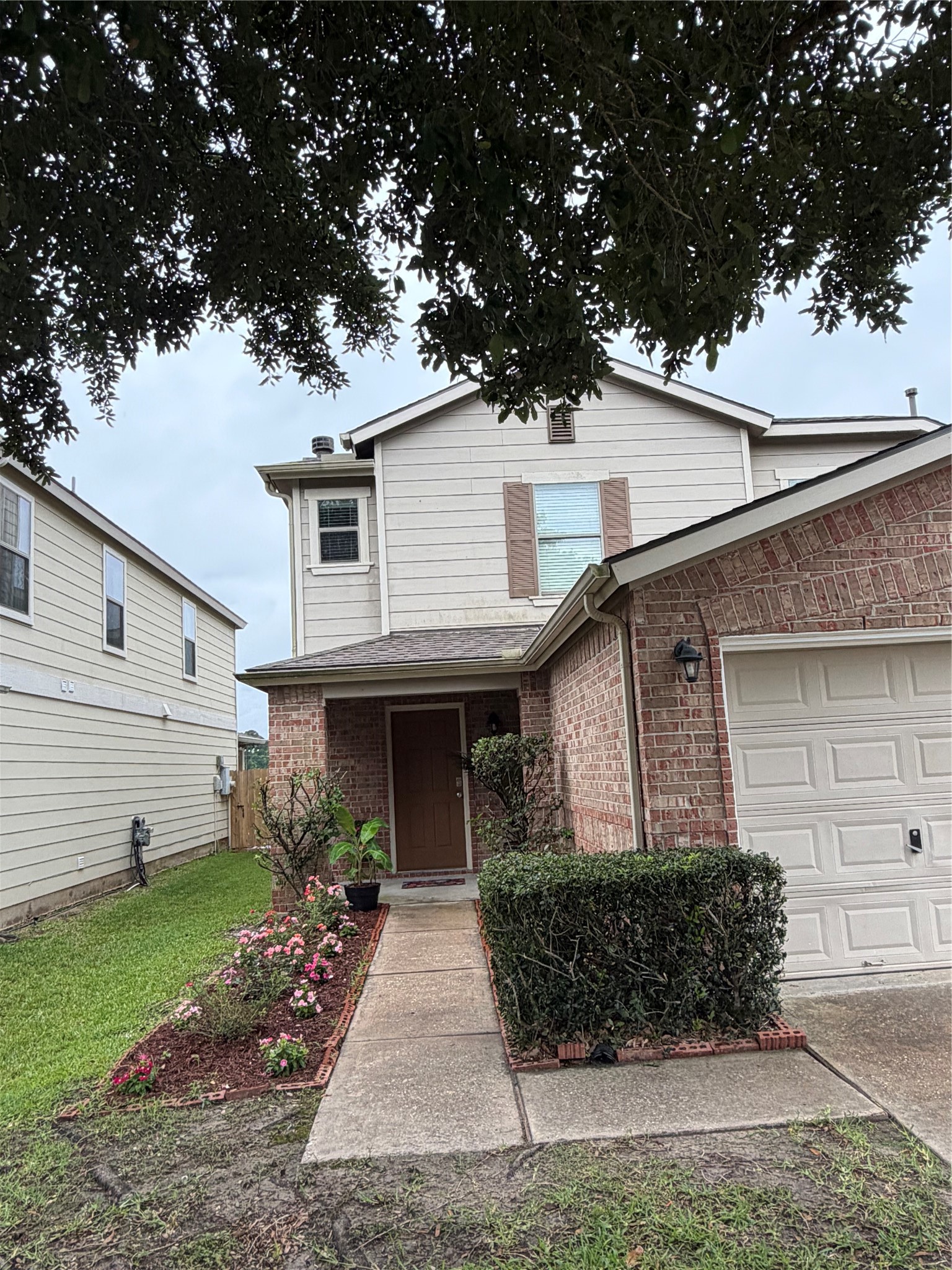 3131 Peachstone Place Spring, TX 77389 - Photo 4 of 20 a front view of a house with a yard